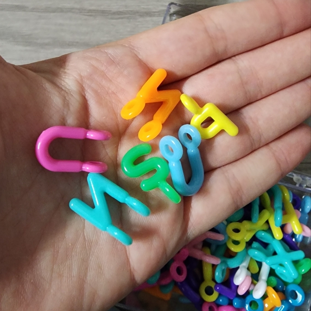 Beadtopia Acrylic Multicolor Letter Alphapets Bracelets Jewelery Making New - Picture 3 of 5
